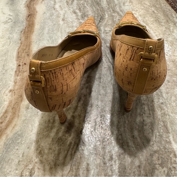 Stuart Weitzman NWOB Cork Pointed Toe Pumps - Gold Horsebit Detail - 10M - Picture 4 of 15
